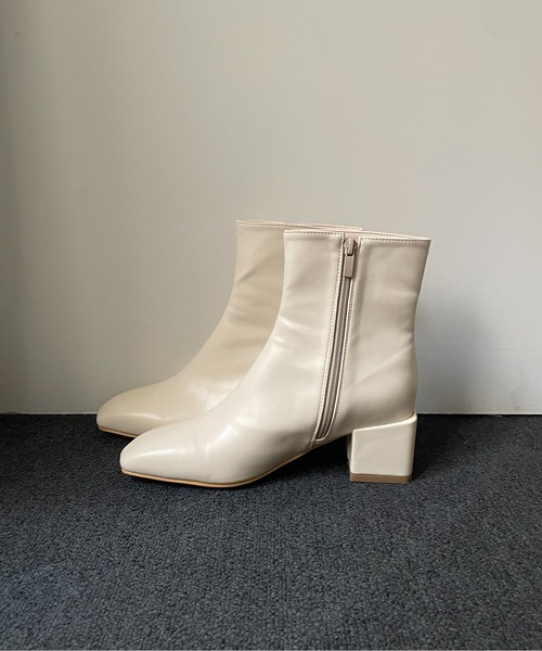 on:nue（オンニュ）の「【on:nue】[4色展開/5サイズ展開] スクエアトゥステッチショートブーツ（ブーツ・レディース・アイボリー/ブラック/シルバー/バーガンディー・23.0cm/23.5cm/24.0cm/24.5cm/25.0cm）」の14枚目の写真