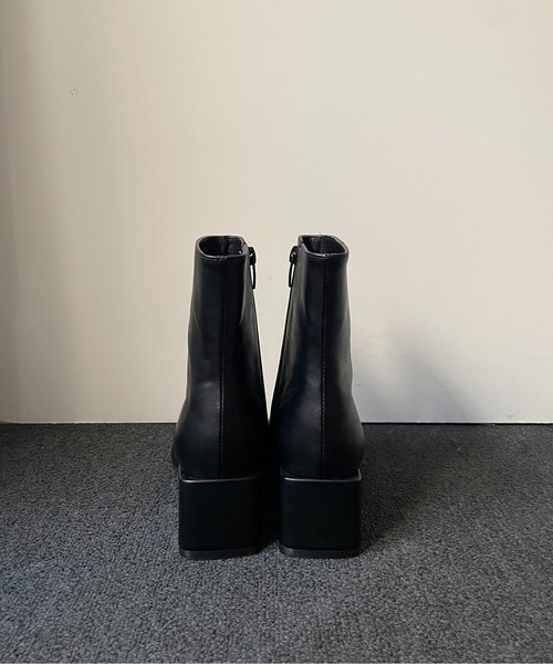 on:nue（オンニュ）の「【on:nue】[4色展開/5サイズ展開] スクエアトゥステッチショートブーツ（ブーツ・レディース・アイボリー/ブラック/シルバー/バーガンディー・23.0cm/23.5cm/24.0cm/24.5cm/25.0cm）」の17枚目の写真