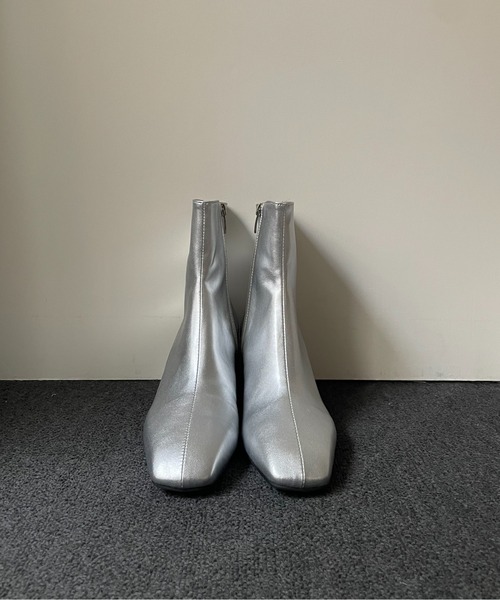 on:nue（オンニュ）の「【on:nue】[4色展開/5サイズ展開] スクエアトゥステッチショートブーツ（ブーツ・レディース・アイボリー/ブラック/シルバー/バーガンディー・23.0cm/23.5cm/24.0cm/24.5cm/25.0cm）」の19枚目の写真