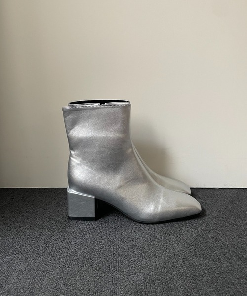 on:nue（オンニュ）の「【on:nue】[4色展開/5サイズ展開] スクエアトゥステッチショートブーツ（ブーツ・レディース・アイボリー/ブラック/シルバー/バーガンディー・23.0cm/23.5cm/24.0cm/24.5cm/25.0cm）」の20枚目の写真