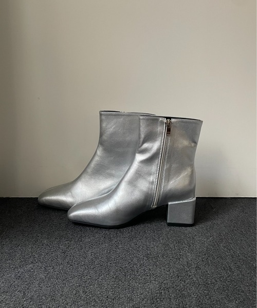 on:nue（オンニュ）の「【on:nue】[4色展開/5サイズ展開] スクエアトゥステッチショートブーツ（ブーツ・レディース・アイボリー/ブラック/シルバー/バーガンディー・23.0cm/23.5cm/24.0cm/24.5cm/25.0cm）」の22枚目の写真