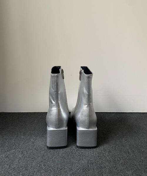 on:nue（オンニュ）の「【on:nue】[4色展開/5サイズ展開] スクエアトゥステッチショートブーツ（ブーツ・レディース・アイボリー/ブラック/シルバー/バーガンディー・23.0cm/23.5cm/24.0cm/24.5cm/25.0cm）」の21枚目の写真