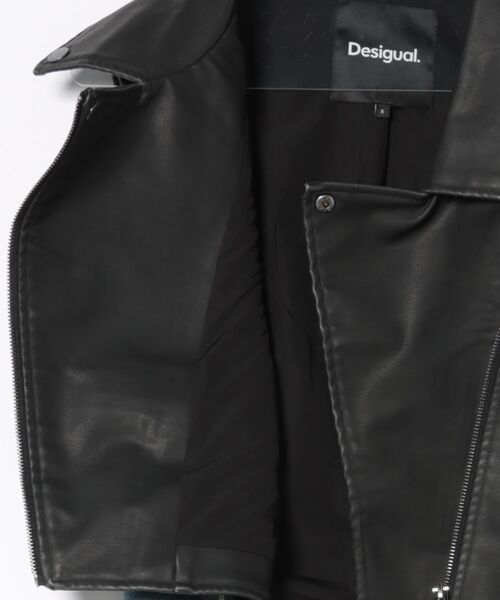 Desigual(デシグアル)の「デニム トレンチ×レザーベスト ジャケット(トレンチコート・レディース・ブルー・S/M/L/XL/XS)」の2枚目の写真