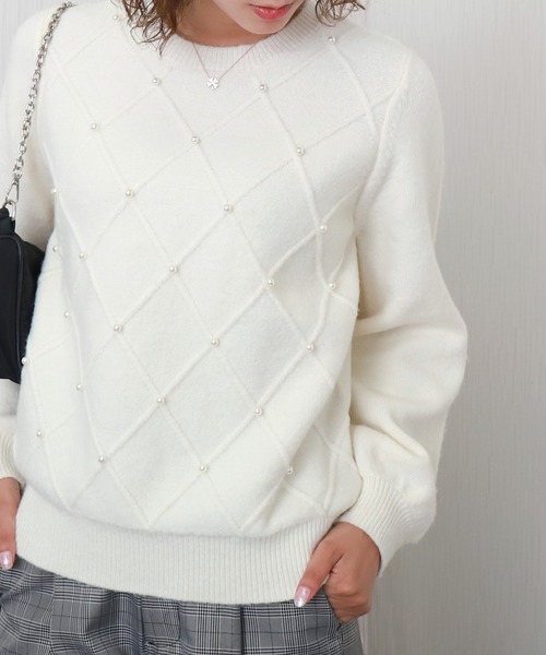 libelle more(リベル モア)の「パール付きダイヤ柄ニットプルオーバー(ニット/セーター・レディース・オフホワイト/チャコールグレー/ベージュ・M)」の2枚目の写真