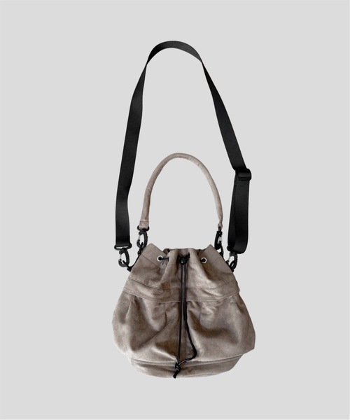 cii(シー)の「【UNISEX】KINCHAKU SHOULDER BAG / スエード巾着ショルダーバッグ(ショルダーバッグ・メンズ・ブラック/ベージュ・FREE)」の2枚目の写真