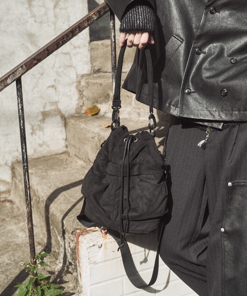 cii（シー）の「KINCHAKU SHOULDER BAG / スエード巾着ショルダーバッグ（ショルダーバッグ・メンズ・ブラック・FREE）」の2枚目の写真