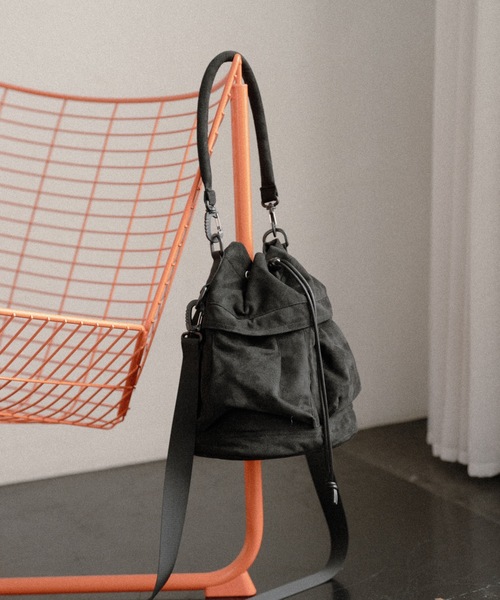 cii（シー）の「KINCHAKU SHOULDER BAG / スエード巾着ショルダーバッグ（ショルダーバッグ・メンズ・ブラック・FREE）」の6枚目の写真