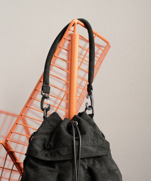 cii（シー）の「KINCHAKU SHOULDER BAG / スエード巾着ショルダーバッグ（ショルダーバッグ・メンズ・ブラック・FREE）」の7枚目の写真