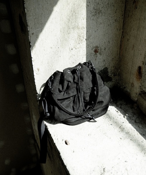 cii（シー）の「KINCHAKU SHOULDER BAG / スエード巾着ショルダーバッグ（ショルダーバッグ・メンズ・ブラック・FREE）」の12枚目の写真