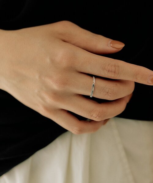 ear PAPILLONNER（イアパピヨネ）の「《スターリングシルバー使用》スリムバーリング（リング・レディース・シルバー系その他4・13）」の4枚目の写真