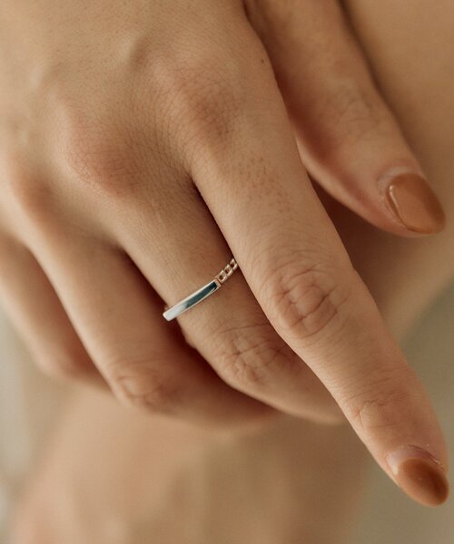 ear PAPILLONNER（イアパピヨネ）の「《スターリングシルバー使用》スリムバーリング（リング・レディース・シルバー系その他4・13）」の5枚目の写真