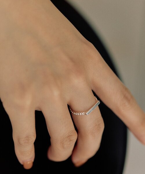 ear PAPILLONNER（イアパピヨネ）の「《スターリングシルバー使用》スリムバーリング（リング・レディース・シルバー系その他4・13）」の7枚目の写真