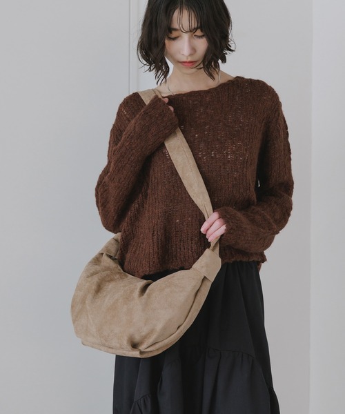 AO2(アオズ)の「Faux Leather 2-Way Croissant-Shaped Shoulder Bag / フェイクレザー 2WAY クロワッサン型 ショルダーバッグ(ショルダーバッグ・レディース・ベージュ/ブラウン/カーキ/ブラック・FREE)」の9枚目の写真