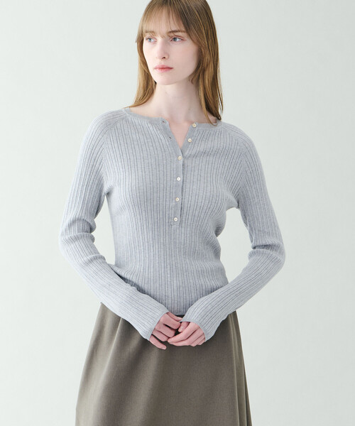 RYE TENDER | ヘンリーネック リブニット WOMEN（ニット/セーター