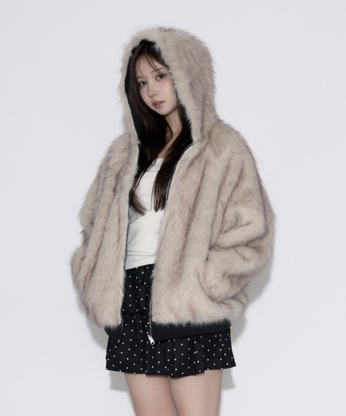 tinkerend(ティンカーエンド)の「Reversible Fur Blouson Hoodie / リバーシブルファーブルゾンパーカー 2WAY(ブルゾン・レディース・ブラック・FREE)」の1枚目の写真