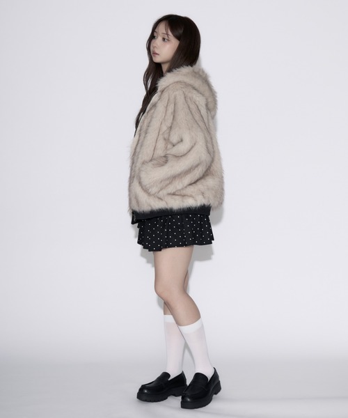 tinkerend(ティンカーエンド)の「Reversible Fur Blouson Hoodie / リバーシブルファーブルゾンパーカー 2WAY(ブルゾン・レディース・ブラック・FREE)」の16枚目の写真