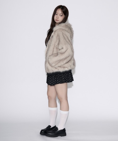 tinkerend(ティンカーエンド)の「Reversible Fur Blouson Hoodie / リバーシブルファーブルゾンパーカー 2WAY(ブルゾン・レディース・ブラック・FREE)」の17枚目の写真