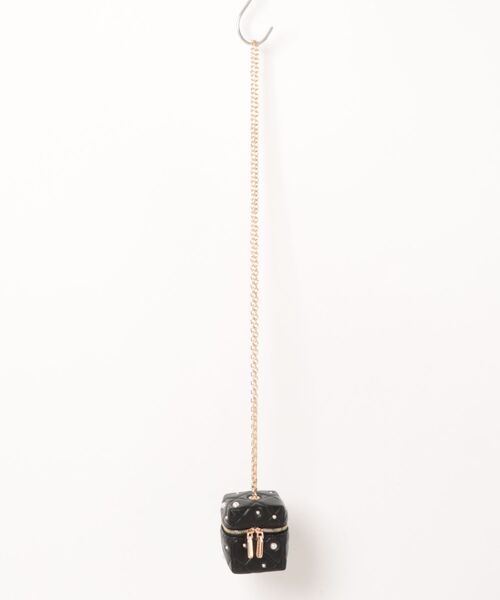 CHARLES & KEITH(チャールズ & キース)の「Janie マイクロジェイニー パールエンベリッシュドキルトチェーンハンドルボクシーポーチ(ポーチ・レディース・ブラック・XS)」の6枚目の写真