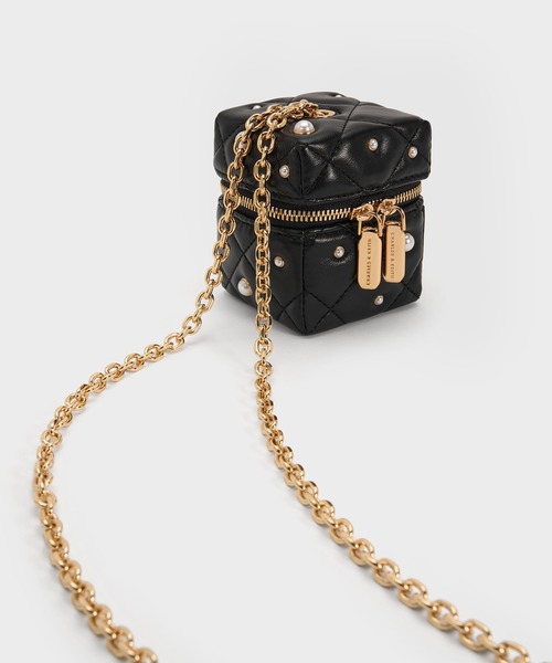 CHARLES & KEITH(チャールズ & キース)の「Janie マイクロジェイニー パールエンベリッシュドキルトチェーンハンドルボクシーポーチ(ポーチ・レディース・ブラック・XS)」の9枚目の写真