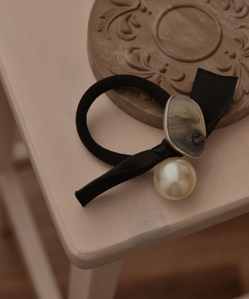 Mayree（メイリー）の「【resonance】大理石×パール シンプル ヘアゴム（ヘアゴム・レディース・ブラック系1/ブラック系2・FREE）」の3枚目の写真