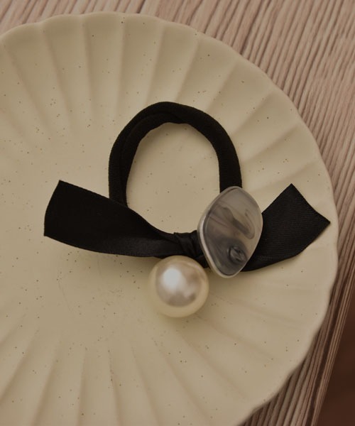 Mayree（メイリー）の「【resonance】大理石×パール シンプル ヘアゴム（ヘアゴム・レディース・ブラック系1/ブラック系2・FREE）」の4枚目の写真