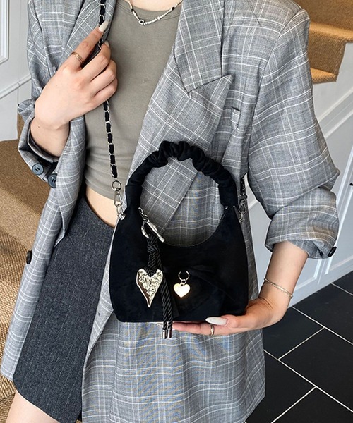 HOOK(フック)の「HOOK for girls ハートチャーム付き 2WAYバッグ チェーンショルダー 韓国ガーリー(ハンドバッグ・レディース・チョコ/ブラック/ブルー・FREE)」の9枚目の写真