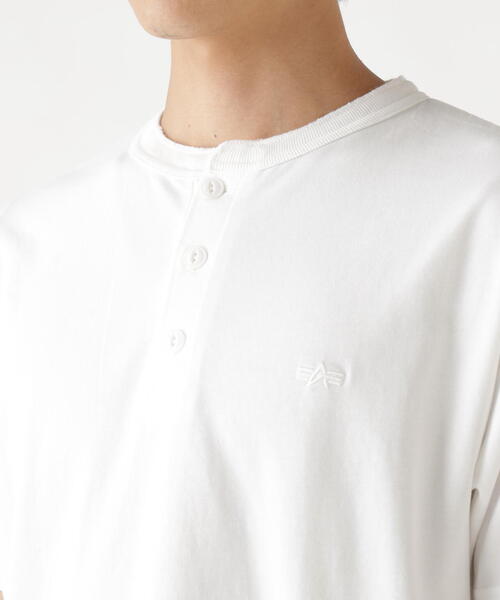 Alpha Industries(アルファインダストリーズ)の「Alpha Industries/アルファインダストリーズ/SNOW WASH SS HENLEY NECK T-SHIRT/スノーウォッシュ ヘンリーネック Tシャツ(Tシャツ/カットソー・メンズ・ネイビー/チャコール/ホワイト系2/オリーブ系/ブラック・2XL/L/M/S/XL)」の10枚目の写真