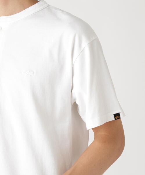 Alpha Industries(アルファインダストリーズ)の「Alpha Industries/アルファインダストリーズ/SNOW WASH SS HENLEY NECK T-SHIRT/スノーウォッシュ ヘンリーネック Tシャツ(Tシャツ/カットソー・メンズ・ネイビー/チャコール/ホワイト系2/オリーブ系/ブラック・2XL/L/M/S/XL)」の12枚目の写真