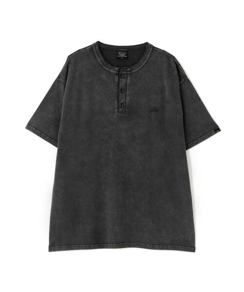 Alpha Industries(アルファインダストリーズ)の「Alpha Industries/アルファインダストリーズ/SNOW WASH SS HENLEY NECK T-SHIRT/スノーウォッシュ ヘンリーネック Tシャツ(Tシャツ/カットソー・メンズ・ネイビー/チャコール/ホワイト系2/オリーブ系/ブラック・2XL/L/M/S/XL)」の3枚目の写真