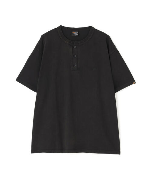 Alpha Industries(アルファインダストリーズ)の「Alpha Industries/アルファインダストリーズ/SNOW WASH SS HENLEY NECK T-SHIRT/スノーウォッシュ ヘンリーネック Tシャツ(Tシャツ/カットソー・メンズ・ネイビー/チャコール/ホワイト系2/オリーブ系/ブラック・2XL/L/M/S/XL)」の2枚目の写真