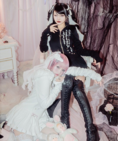 Pleated devil zip hoodie（パーカー）｜AVENCHUMU（アバンチュウム