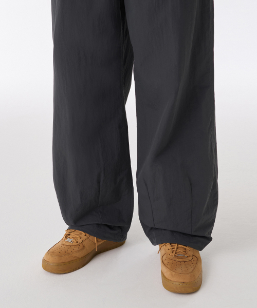 MUSINSA STANDARD（ムシンサスタンダード）の「ナイロンバルーンパンツ [ダークグレー]（その他パンツ・メンズ・その他・40/38/42/26/27/28/29/36/34/32/30/31/33）」の7枚目の写真