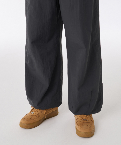 MUSINSA STANDARD（ムシンサスタンダード）の「ナイロンバルーンパンツ [ダークグレー]（その他パンツ・メンズ・その他・40/38/42/26/27/28/29/36/34/32/30/31/33）」の8枚目の写真