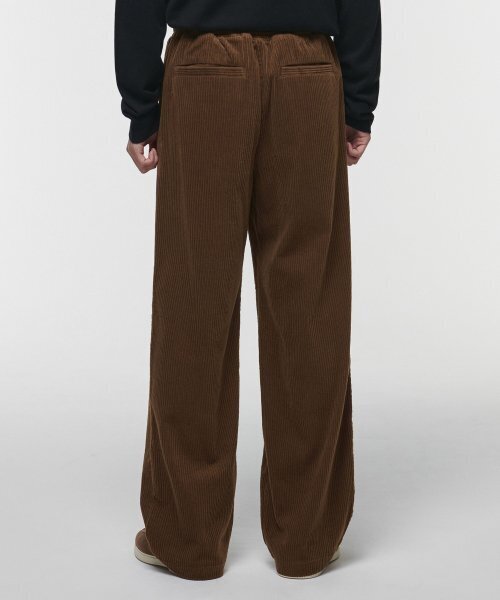 MUSINSA STANDARD（ムシンサスタンダード）の「ワンタックワイドコーデュロイバンディングパンツ[ブラウン]（その他パンツ・メンズ・その他・36/34/32/30/26/28/40/38/42）」の2枚目の写真