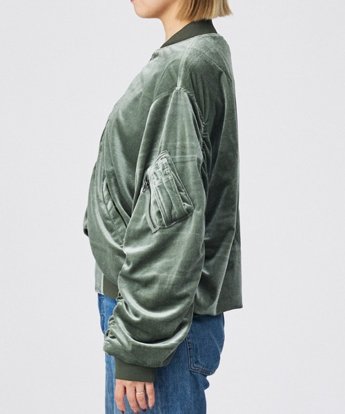 Rouge vif la cle(ルージュヴィフラクレ)の「【Keena/キーナ】ベルベットMA-1/アウター/ベロア/お出かけ【WEB限定】(MA-1・レディース・グリーン/ブラック・フリー)」の22枚目の写真