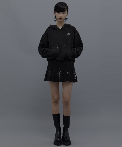 tanakadaisuke（タナカダイスケ）の「【tanakadaisuke/タナカダイスケ】bijou tiara hoodie/ビジューティアラフーディー（パーカー・レディース・ブラック/ベージュ・1）」の14枚目の写真