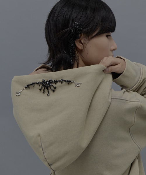 tanakadaisuke（タナカダイスケ）の「【tanakadaisuke/タナカダイスケ】bijou tiara hoodie/ビジューティアラフーディー（パーカー・レディース・ブラック/ベージュ・1）」の11枚目の写真