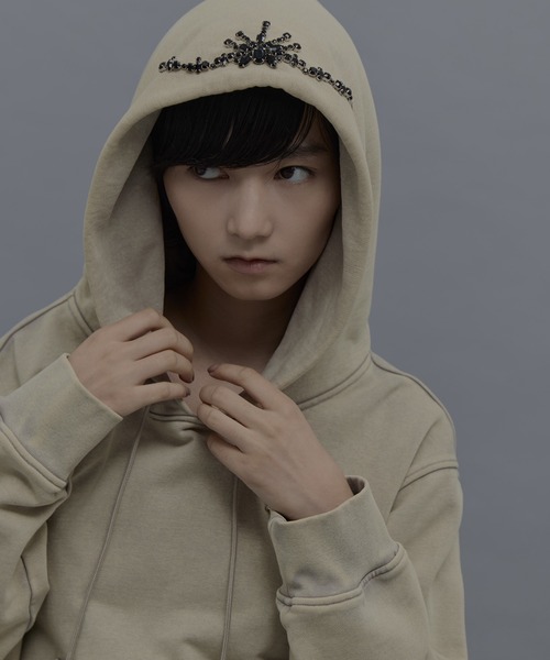 tanakadaisuke（タナカダイスケ）の「【tanakadaisuke/タナカダイスケ】bijou tiara hoodie/ビジューティアラフーディー（パーカー・レディース・ブラック/ベージュ・1）」の13枚目の写真