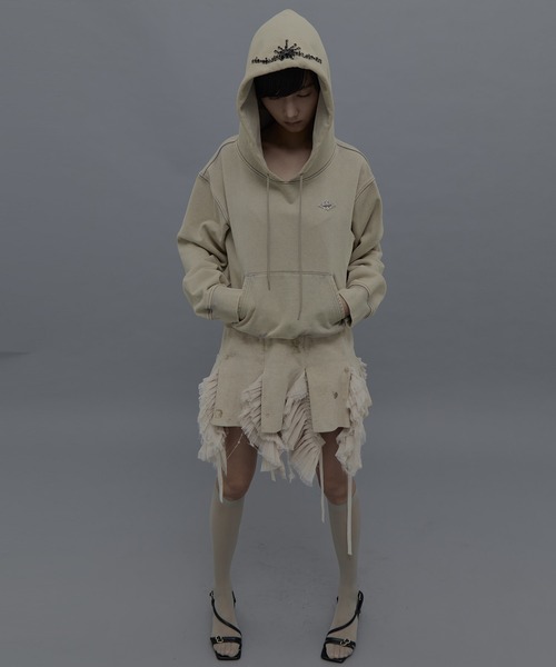 tanakadaisuke（タナカダイスケ）の「【tanakadaisuke/タナカダイスケ】bijou tiara hoodie/ビジューティアラフーディー（パーカー・レディース・ブラック/ベージュ・1）」の7枚目の写真