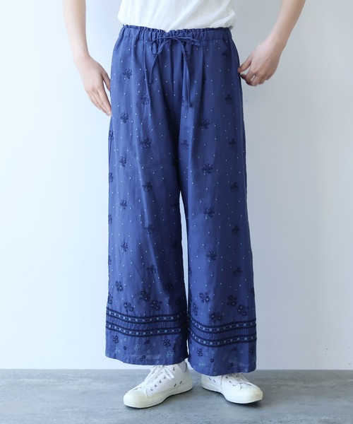 bulle de savon（ビュルデサボン）の「びわ刺繍 パンツ（その他パンツ・レディース・ホワイト/ネイビー・FREE）」の2枚目の写真