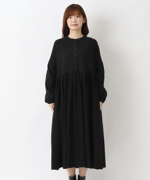 one'sterrace(ワンズテラス)の「ネルウエスト切替 長袖ギャザーワンピース(ワンピース・レディース・ブラック系8・02)」の2枚目の写真