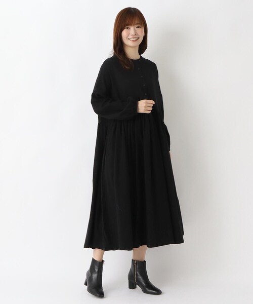 one'sterrace(ワンズテラス)の「ネルウエスト切替 長袖ギャザーワンピース(ワンピース・レディース・ブラック系8・02)」の11枚目の写真