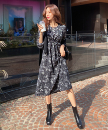 HERRINGBONE（ヘリンボーン）の「Long-sleeved, small-flowered, black chiffon pleated guest look long midi dress / HD031W（ワンピース）」