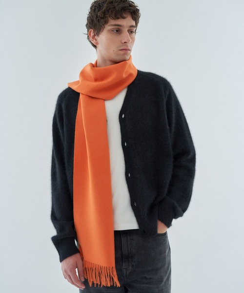 THE INOUE BROTHERS（ザイノウエブラザーズ）の「THE INOUE BROTHERS / Brushed Scarf（マフラー・メンズ・ブラック/レッド/キャメル/ホワイト/オレンジ/ネイビー・FREE）」の14枚目の写真