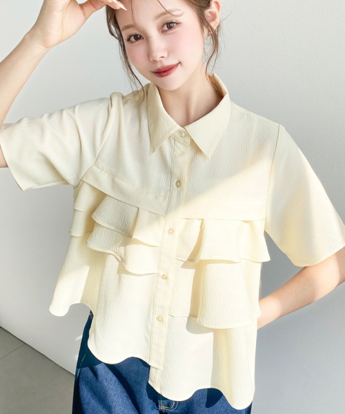 moment+(モーメントプラス)の「クレーププリーツ半袖アシンメトリーシャツ(シャツ/ブラウス・レディース・イエロー/サックスブルー/ブラック/オフホワイト・M)」の4枚目の写真
