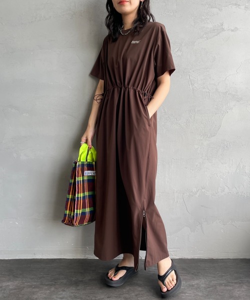 AMERICANA（アメリカーナ）の「[Americana/アメリカーナ] 別注 4WAYストレッチ ウエストギャザー マキシ丈ワンピース（ワンピース・レディース・チャコール/ブラウン/グレイッシュベージュ・ONE SIZE）」の3枚目の写真