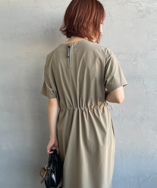 AMERICANA（アメリカーナ）の「[Americana/アメリカーナ] 別注 4WAYストレッチ ウエストギャザー マキシ丈ワンピース（ワンピース・レディース・チャコール/ブラウン/グレイッシュベージュ・ONE SIZE）」の7枚目の写真