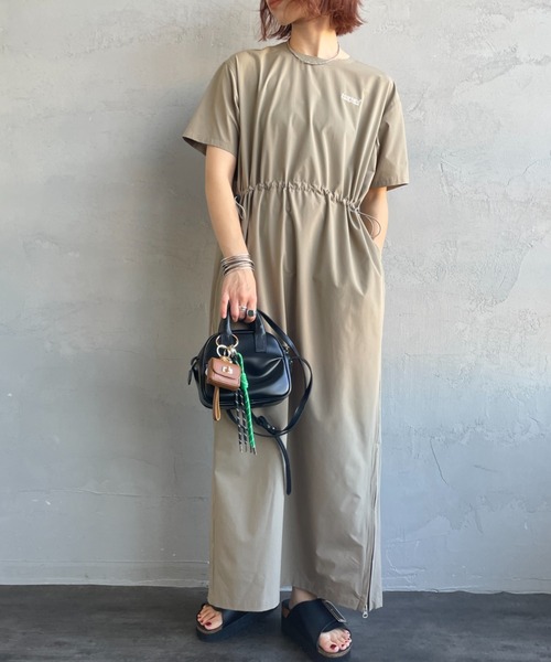 AMERICANA（アメリカーナ）の「[Americana/アメリカーナ] 別注 4WAYストレッチ ウエストギャザー マキシ丈ワンピース（ワンピース・レディース・チャコール/ブラウン/グレイッシュベージュ・ONE SIZE）」の8枚目の写真