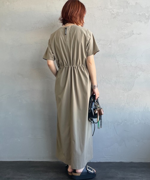 AMERICANA（アメリカーナ）の「[Americana/アメリカーナ] 別注 4WAYストレッチ ウエストギャザー マキシ丈ワンピース（ワンピース・レディース・チャコール/ブラウン/グレイッシュベージュ・ONE SIZE）」の11枚目の写真