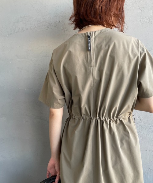 AMERICANA（アメリカーナ）の「[Americana/アメリカーナ] 別注 4WAYストレッチ ウエストギャザー マキシ丈ワンピース（ワンピース・レディース・チャコール/ブラウン/グレイッシュベージュ・ONE SIZE）」の14枚目の写真